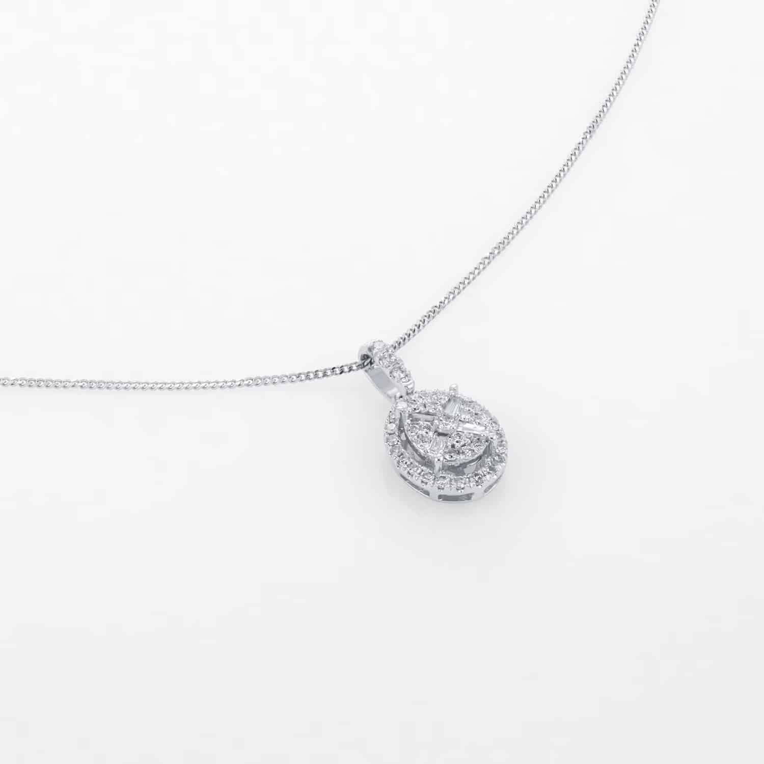 9ct White Gold 0.25ct Diamond Oval Cluster Pendant 3 9ct White Gold 0.25ct Diamond Oval Cluster Pendant - Image 3