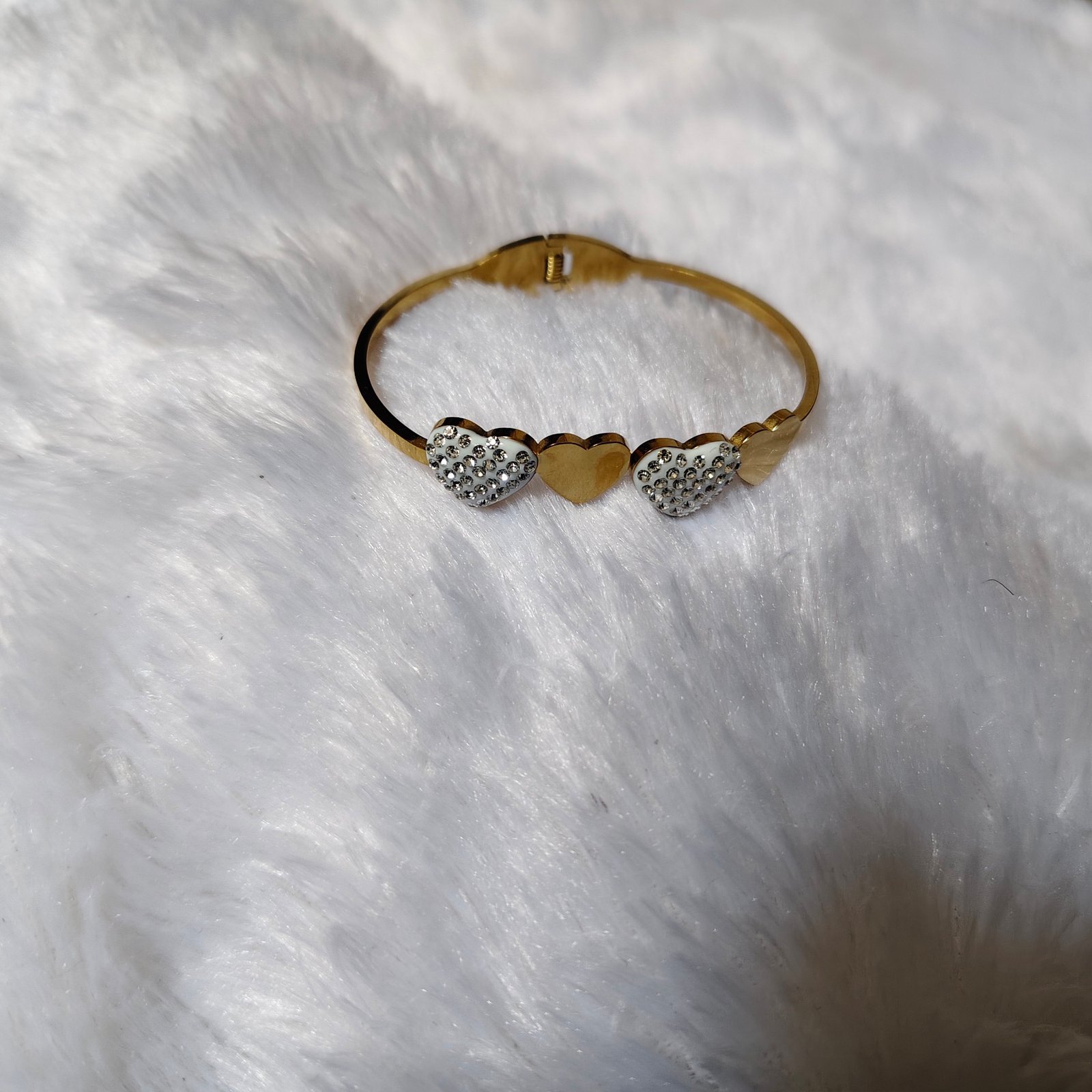 Heart Shaped Anti Tarnish Bracelet 1 heart shaped bracelet